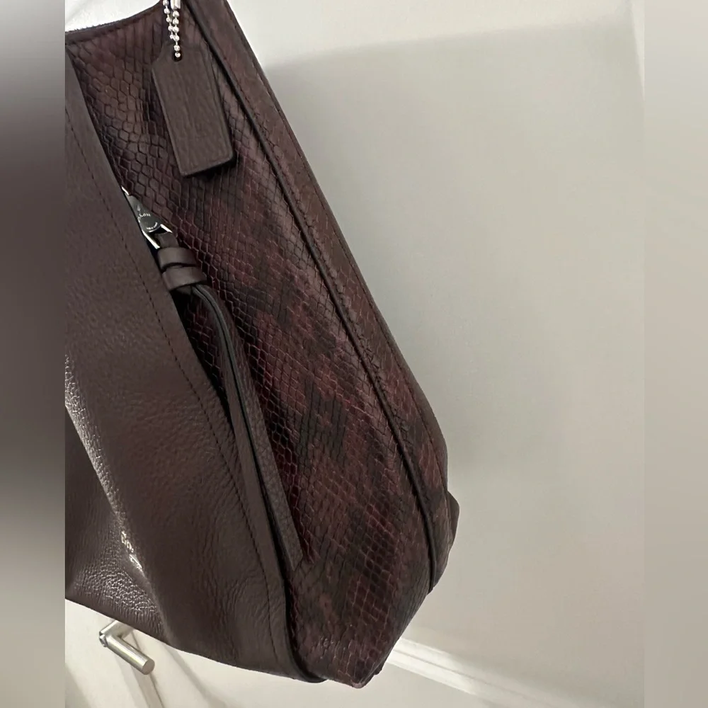 Coach Marlon Hobo Bag Burgundy Maroon‎ Pebble Leather